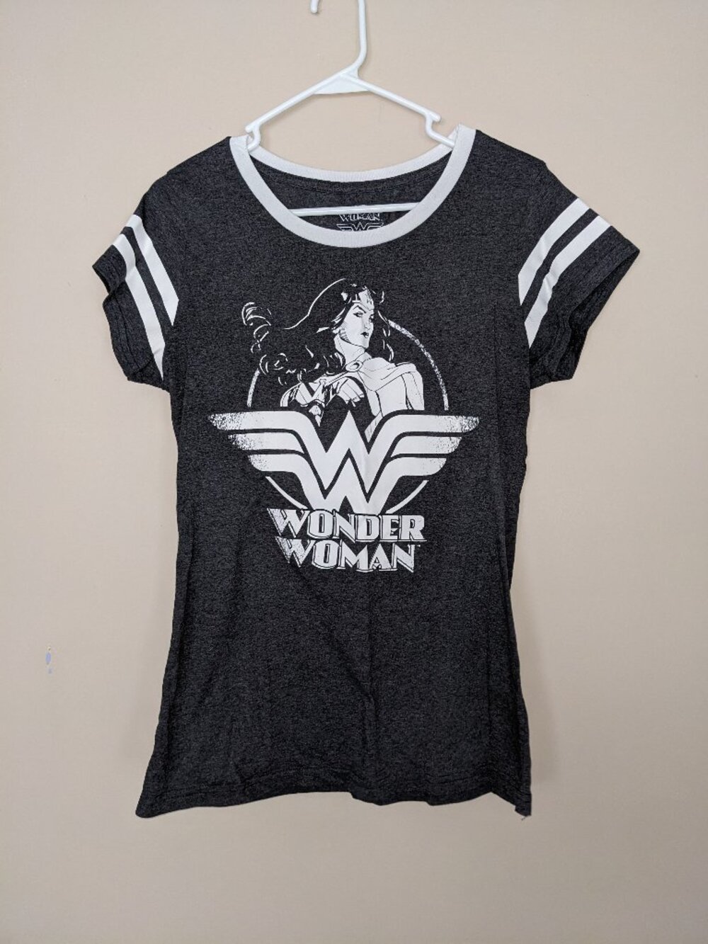Wonder Woman SS T-Shirt Sz XL (15-17)